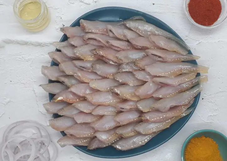 Yummyli-golden-anchovies-mandeli